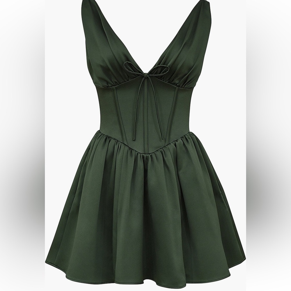 HOUSE OF CB
Emmeliette Satin Minidress Emerald - Picture 6 of 8